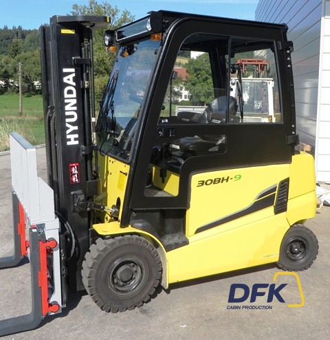 Hyundai 30 BH 9