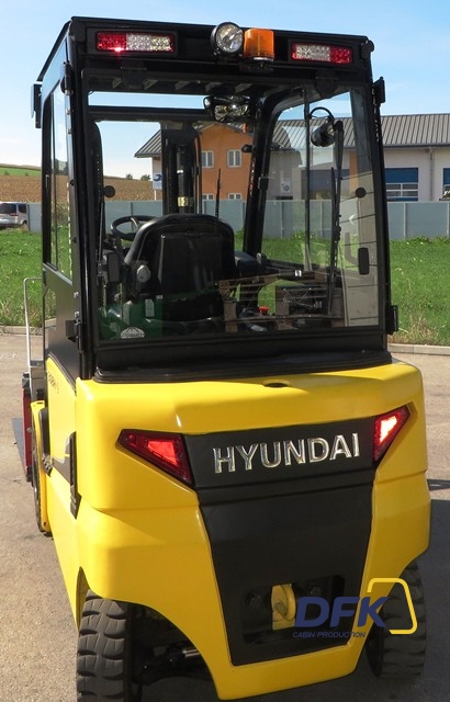 Hyundai 30 BH 9